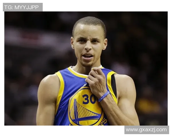 勇士队主帅斯蒂芬-库里透露球队新战术,将重点培养年轻球员