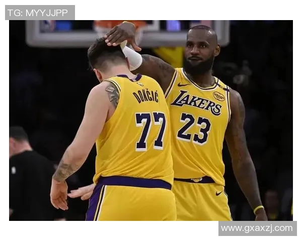 詹皇:队内氛围稳定,有信心冲击总冠军